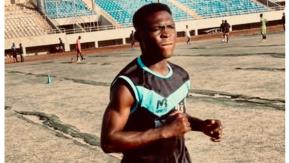 ¿Efecto Vozinha?: Futbolista nigeriano se ofrece a Colo-Colo con particular propuesta
