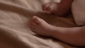 Madre denuncia negligencias en hospital de La Florida: test de VIH la privó de poder amamantar a hijo recién nacido y dice que no firmó consentimiento