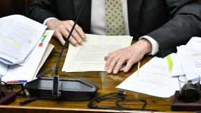 Percepción dividida por megarreforma, según Criteria: 37% cree que será negativa para Chile y un 33%, positiva