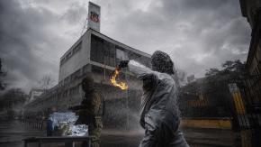 La batalla contra los overoles blancos: 20 denuncias, 10 querellas y 41 alumnos expulsados por violencia grave en liceos emblemáticos
