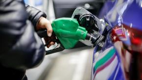 Ministro Quiroz adelanta nueva alza en el precio de los combustibles: éste sería el aumento de la bencina