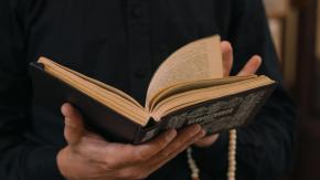 Pastor es condenado a cadena perpetua por violar a una niña de 5 años con la ayuda de su esposa en EE.UU.