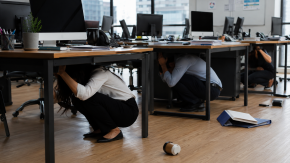 ¿Sabes cómo debe ser la evacuación si un sismo te sorprende en la oficina o en tu lugar de trabajo?