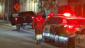 Hombre muere tras ser baleado al interior de una camioneta en pleno centro de Santiago