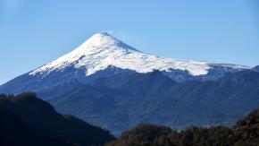 Mantiene alerta verde: Sernageomin detecta emisión de piroclastos en el volcán Villarrica