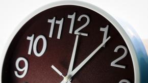 Se aproxima un nuevo cambio de hora: ¿Qué regiones NO deben ajustar sus relojes?