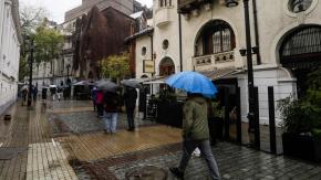 Tren de sistemas frontales llega esta semana: Cuándo comienza la lluvia en Santiago y cuál será el día con más precipitaciones