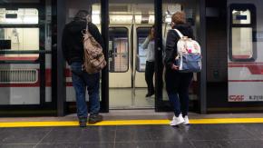 Reportan retraso de frecuencia de trenes en Línea 6: revisa el estado de la red