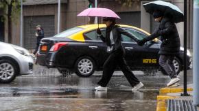 "Seguimos hasta el domingo con precipitaciones": Los dos días de esta semana que tendrán las lluvias más importantes en Santiago