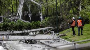 Viento catabático: Qué es este fenómeno que causó estragos y dejó cálidas temperaturas esta mañana en Santiago
