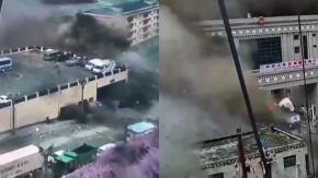 Los impactantes registros del momento en que un aluvión sepulta el paso fronterizo entre Nepal y China
