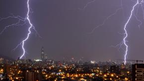 Anuncian probables tormentas eléctricas hasta este jueves para la RM y otras 8 regiones del país: estas son las zonas afectadas