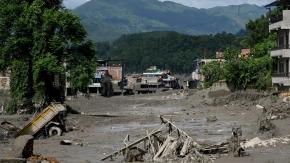 Nuevo balance eleva a al menos 160 muertos y cientos los desaparecidos tras tragedia en Nepal: más de 400 turistas continúan extraviados