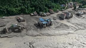 Tsunami de tierra: ¿qué provocó la mortífera inundación glaciar en Nepal?
