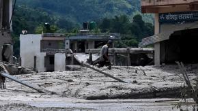 362 muertos y más de 1.300 desaparecidos: Sube cifra de víctimas del colapso del glaciar en la frontera de Nepal y China