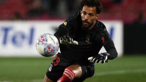  Debut de Vozinha en Colo-Colo da la vuelta al mundo y así reaccionó la prensa frente al "héroe del Mundial"