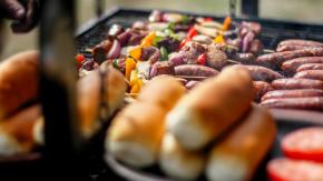 Estudio revela que el asado de este año para Fiestas Patrias será más caro: canasta de 11 productos tendrá alza de 5,4% anual