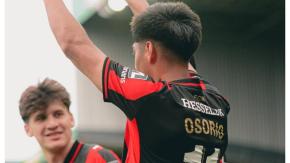 VIDEO | Corrió desde el córner y definió sin ángulo: El nuevo golazo de Darío Osorio en Europa