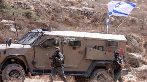 Decenas de colonos israelíes atacan una aldea palestina en Cisjordania