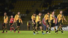 Por bombas de estruendo que le cayeron al arquero: Se suspendió Coquimbo - Huachipato