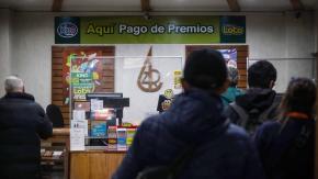 Encuentran a ganador del premio más grande entregado en juego de azar: hombre de 74 años se llevó más de $8.500 millones