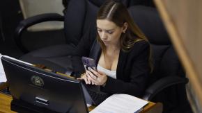 Corte de Valparaíso fija límites para revisar y extraer información de dispositivos incautados a senadora Camila Flores