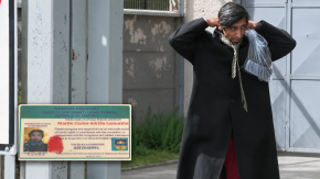 Insólito: hombre simuló ser embajador de país que no existe al ser fiscalizado