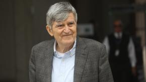 Actualizan estado de salud de Camilo Escalona: histórico militante del PS está fuera de riesgo vital