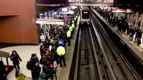 Pasajero muere al traspasar línea amarilla y ser impactado por tren que entraba a estación Pajaritos