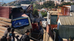 Micro se desbarrancó en sector de Playa Ancha en Valparaíso: hay al menos tres lesionados