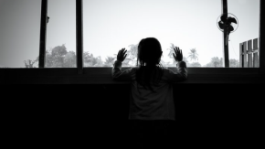 La otra cara de los femicidios: 428 niños, niñas y adolescentes fueron víctimas indirectas durante 2025
