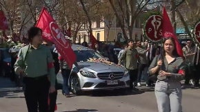 Cortejo fúnebre de Camilo Escalona recorrió las calles de Santiago camino al ex Congreso Nacional