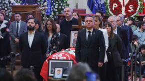 "Dio la pelea por juntar mundos que no estaban juntos": El emotivo discurso del expresidente Boric en funeral de Camilo Escalona