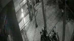 "Son actos de terrorismo": Dos ataques incendiarios se registran contra Bomberos y Carabineros en Huechuraba