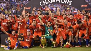Tras el retiro de Mauricio Isla: cuáles son los bicampeones de América con La Roja que siguen activos