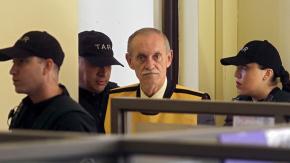 "No necesito perdones, misericordias”: La carta que escribió Miguel Krassnoff desde la cárcel al senador Flores