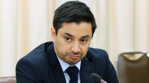 "Al Presidente se le protege": Carter cuestiona contratación de estudiante de Periodismo y apunta a ministros y subsecretarios