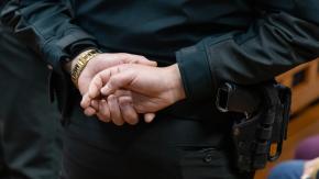 Intentó lanzarla desde un balcón: Abogado del Ministerio de Seguridad es formalizado por femicidio frustrado
