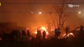Incendio de gran magnitud afecta campamento en Maipú: al menos dos viviendas alcanzadas por las llamas