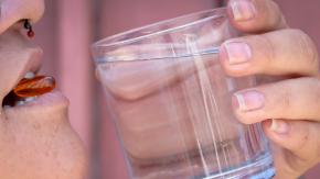 Nutrióloga explica por qué tomar omeprazol "por si acaso" en Fiestas Patrias podría ser una mala idea