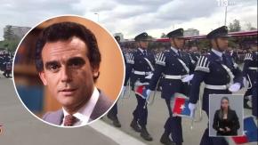 César Antonio Santis fue el locutor oficial de la Fuerza Aérea en la Parada Militar 2026