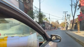 Mostraron sus rostros en Teletrece: con un megáfono hacen reír a la ciudad