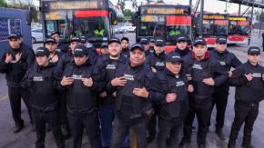 Cumplen medidas disuasivas y no fiscalizadoras: Qué pueden hacer (y qué no) los agentes antievasión en los buses Red