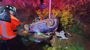 Volcamiento de auto en Santa Juana deja a dos menores en riesgo vital: su madre fue detenida por conducir ebria