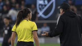 Despiden a entrenador en la MLS por incidente machista con una árbitra
