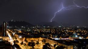 Emiten aviso por probables tormentas eléctricas en la RM y otras cinco regiones: ¿Cuándo llega la lluvia a Santiago?