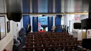 Juez de EEUU ordena a la Casa Blanca restablecer el acceso a CNN y otros medios