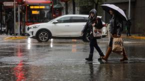 Llegan las precipitaciones HOY a la región Metropolitana: Revisa a qué hora y cuánta agua va a caer 