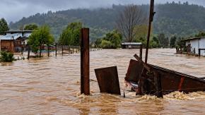 Suspenden clases en la comuna de Arauco por fuertes lluvias: hay rutas cortadas y viviendas afectadas