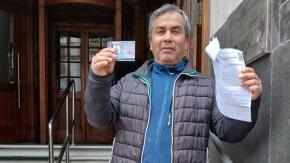 Recuperó su identidad: Hombre que fue declarado muerto por error y tenía una lápida obtuvo su nueva cédula y Clave Única